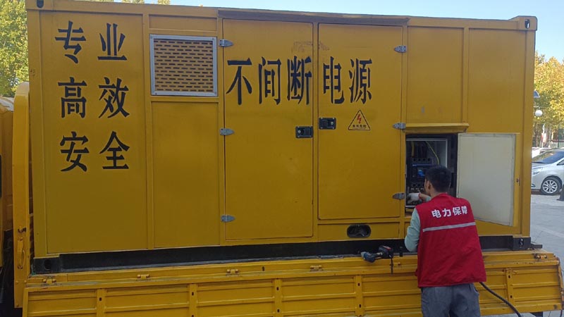 高安柴油发电机组和UPS电源配合使用时，如何避免切换过程中的电力中断？